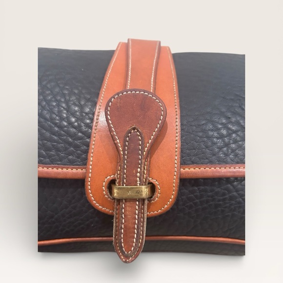 *VINTAGE* Dooney & Bourke All-Weather Leather Fold-Over Flap Crossbody - 80’s - Picture 4 of 13